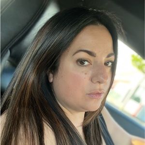 Hi! ❣️I’m Georgia! Lover of all things fashion! Have a blast shopping my closet!